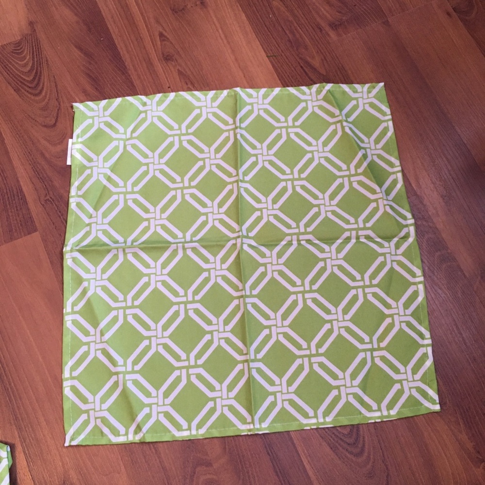 Set of 8 Harman lime green & white geometric print large sized reusable napkins